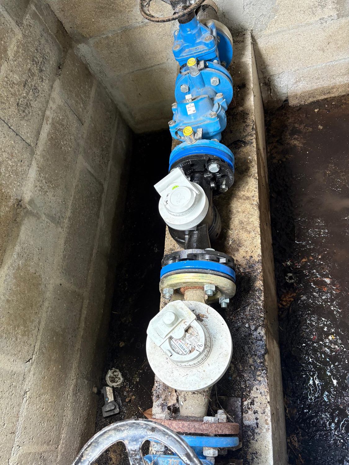 Compteur de gros diamètre en regard béton extérieur